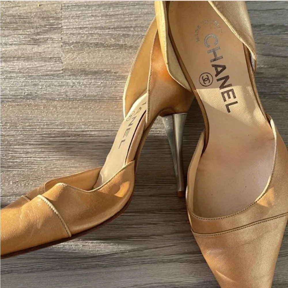 CHANEL Women's Gold Leather Heels - Picture 2 of 3